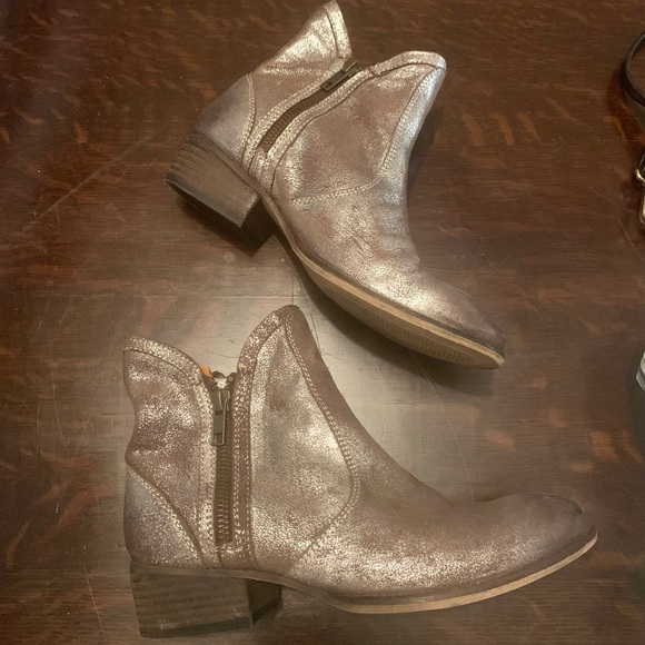 Seychelles Metallic Silver Distressed Ankle Boots - Picture 10 of 10